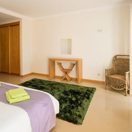 Charming Family Townhouse In Albufeira, Algarve Feriehus *