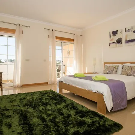 Charming Family Townhouse In Albufeira, Algarve Αλμπουφέιρα