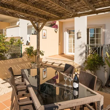 Charming Family Townhouse In Albufeira, Algarve Αλμπουφέιρα