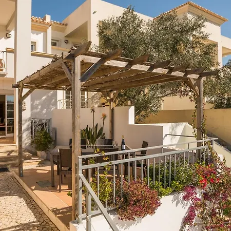Charming Family Townhouse In Albufeira, Algarve